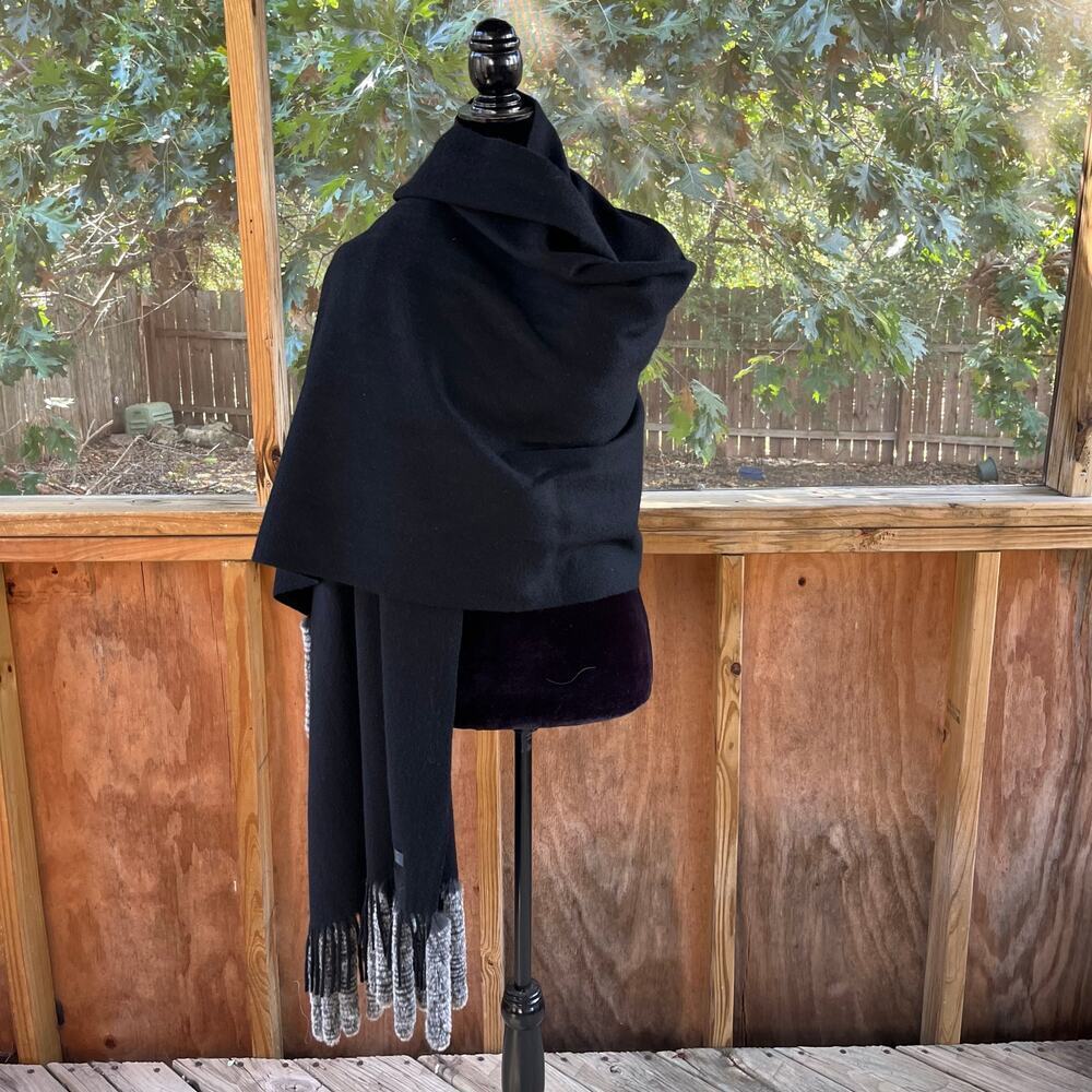 La Fiorentina Women's Black 100% Wool Fur Tasselled Wrap Scarf